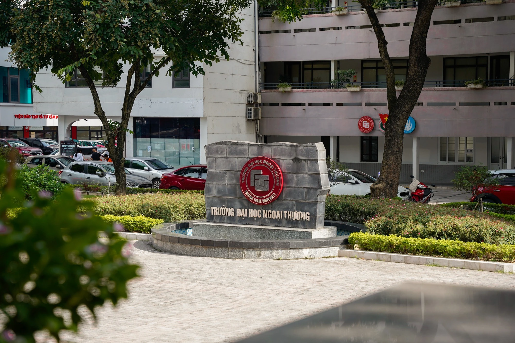 Khuôn viên Đại học Ngoại thương Hà Nội