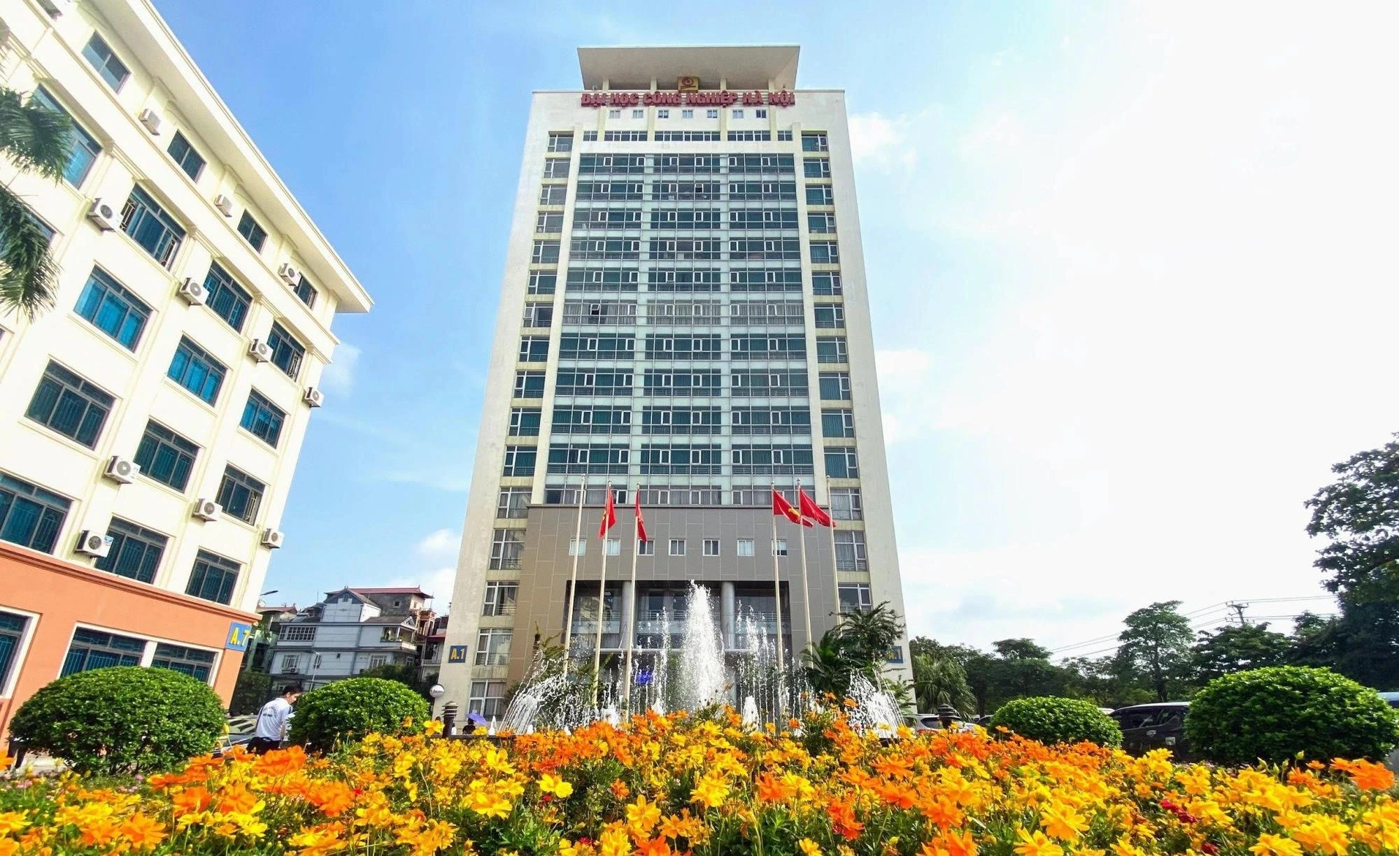 Khuôn viên Đại học Công nghiệp Hà Nội
