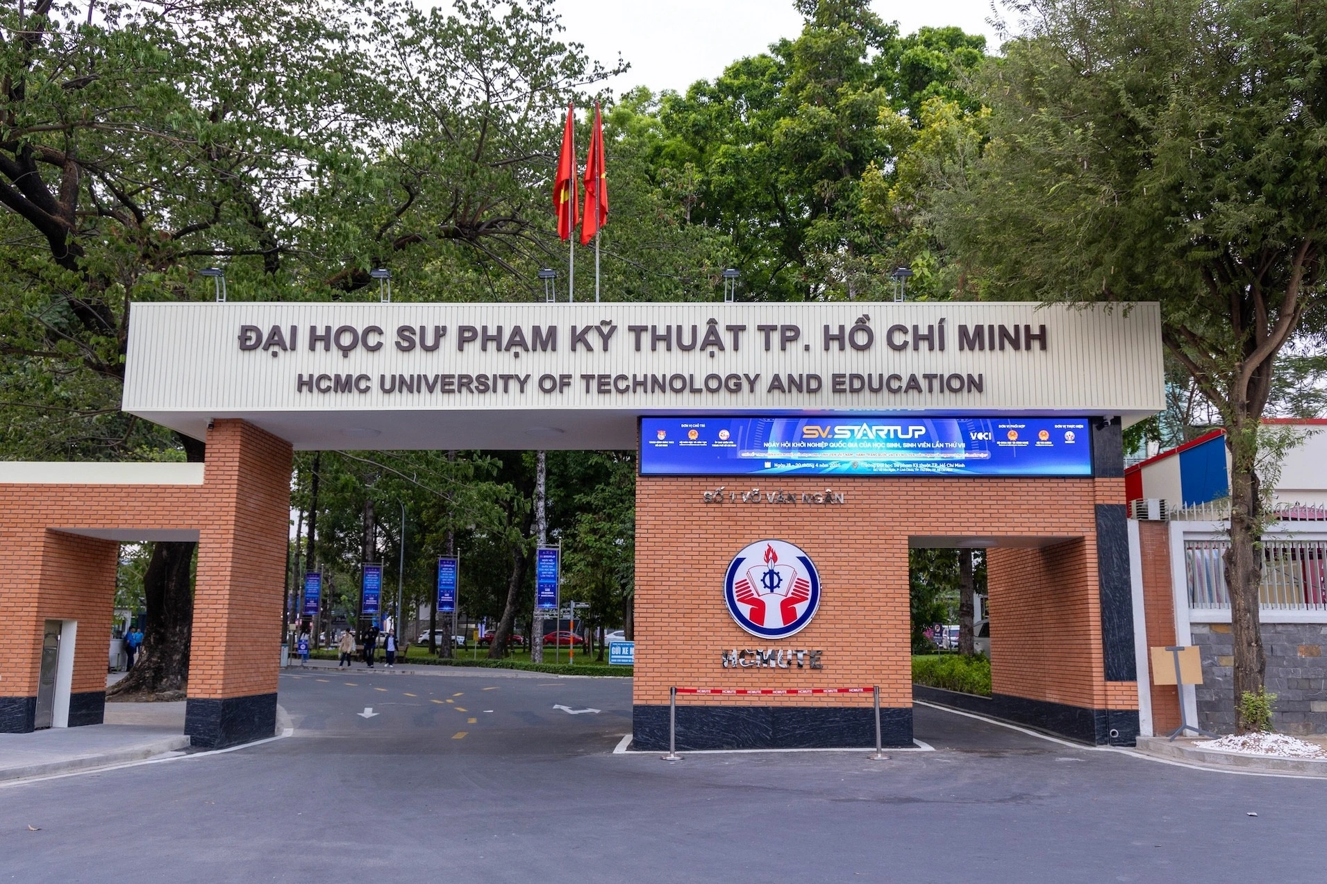 Khuôn viên Đại học Công nghệ Kỹ thuật TP.HCM