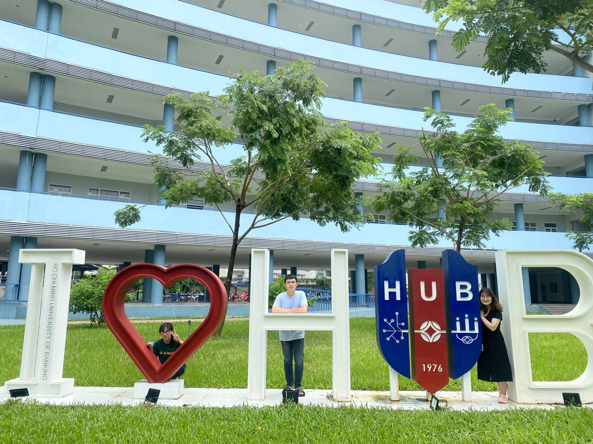 Khuôn viên Đại học Ngân hàng TP.HCM