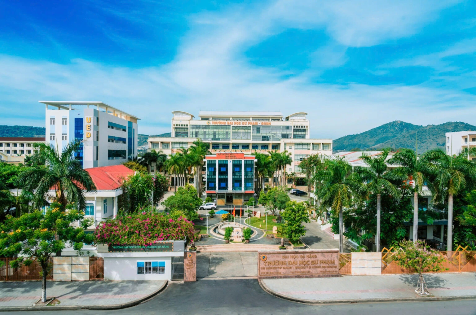 Khuôn viên Đại học Sư phạm - Đại học Đà Nẵng