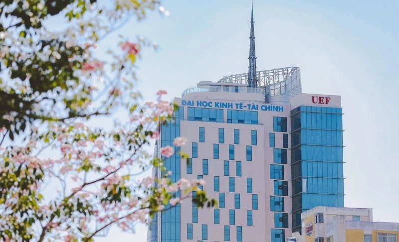 Khuôn viên Đại học Kinh tế - Tài chính TP.HCM