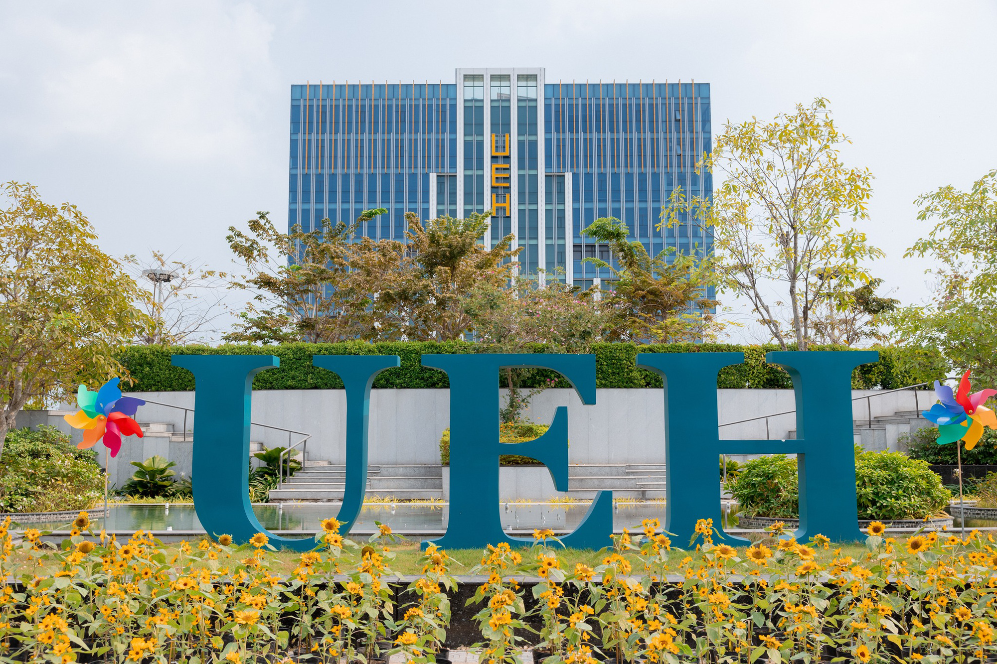 Khuôn viên Đại học Kinh tế TP.HCM