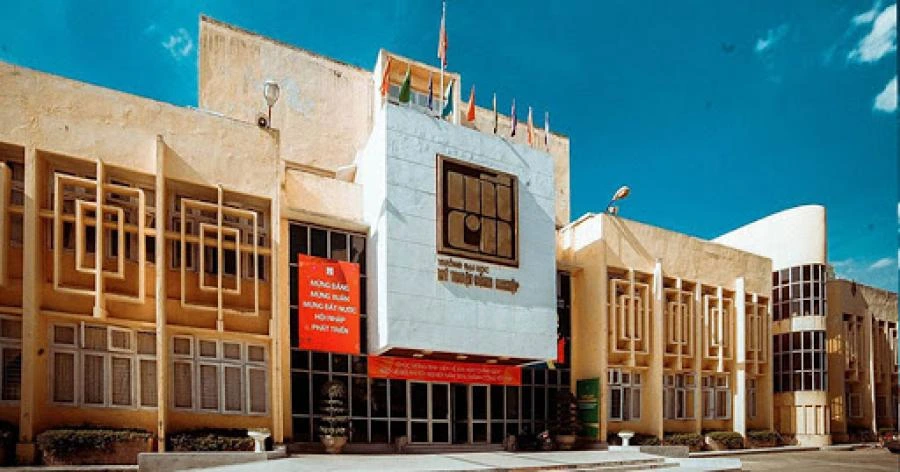 Khuôn viên Đại học Mỹ thuật Công nghiệp