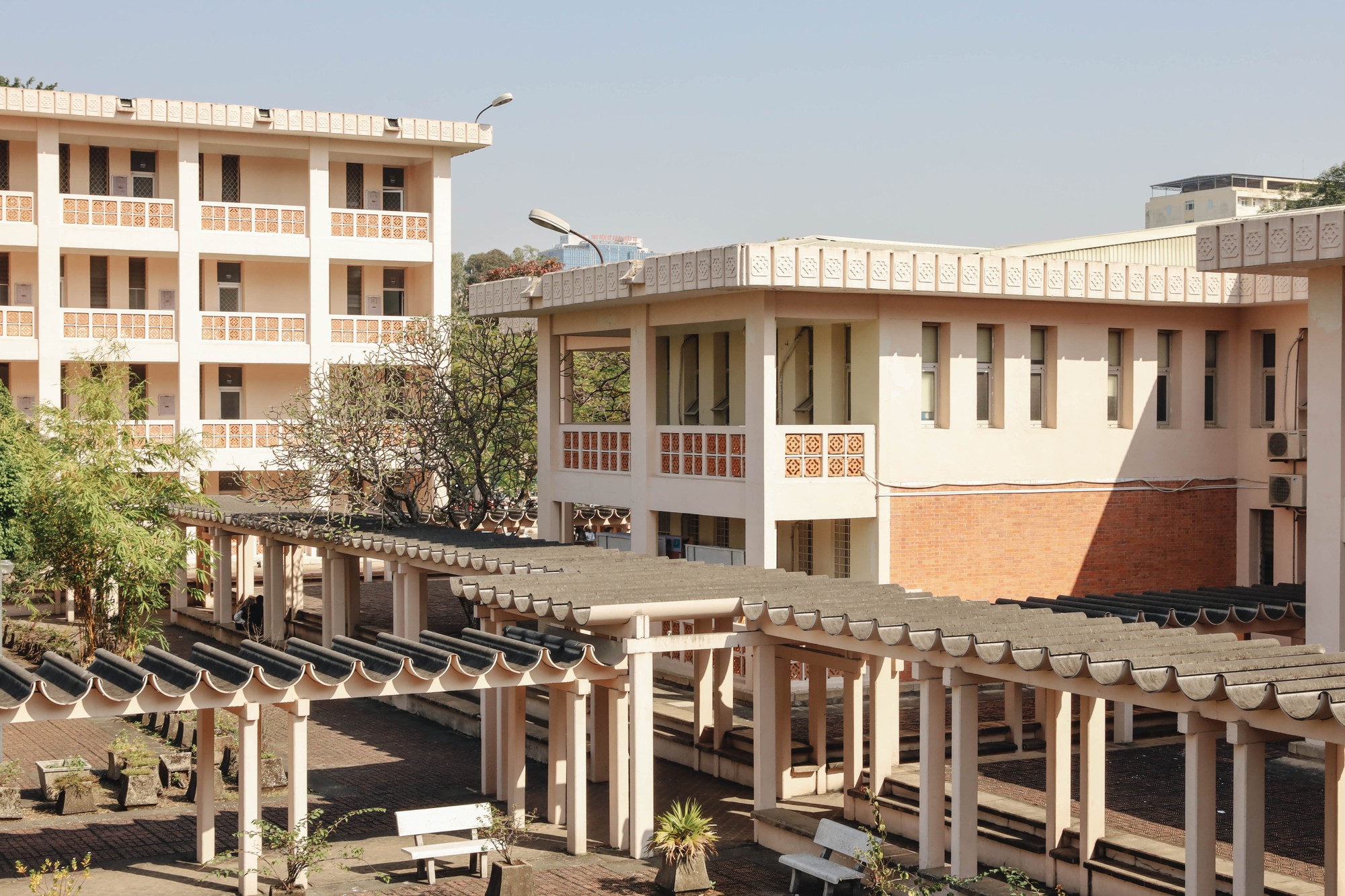 Khuôn viên Đại học Ngoại ngữ ĐHQG Hà Nội