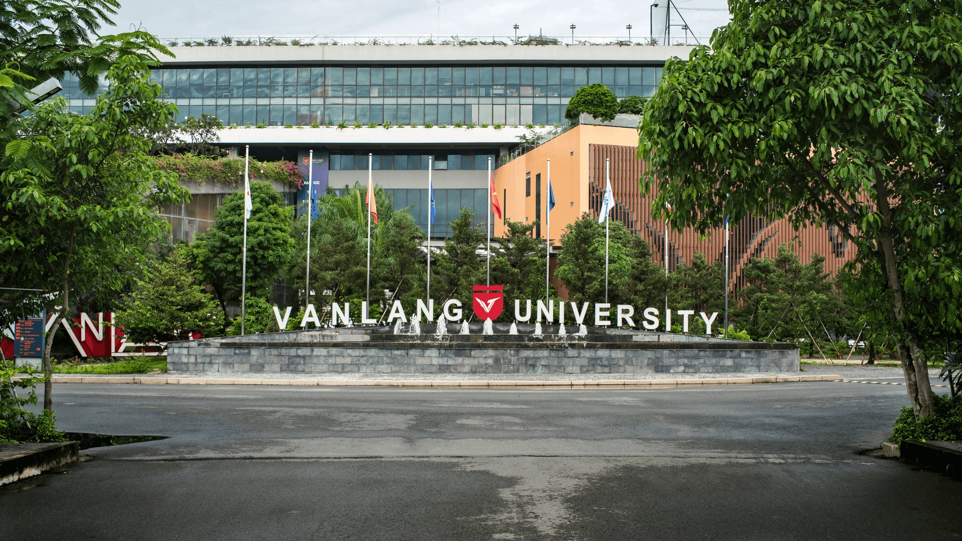 Khuôn viên Đại học Văn Lang